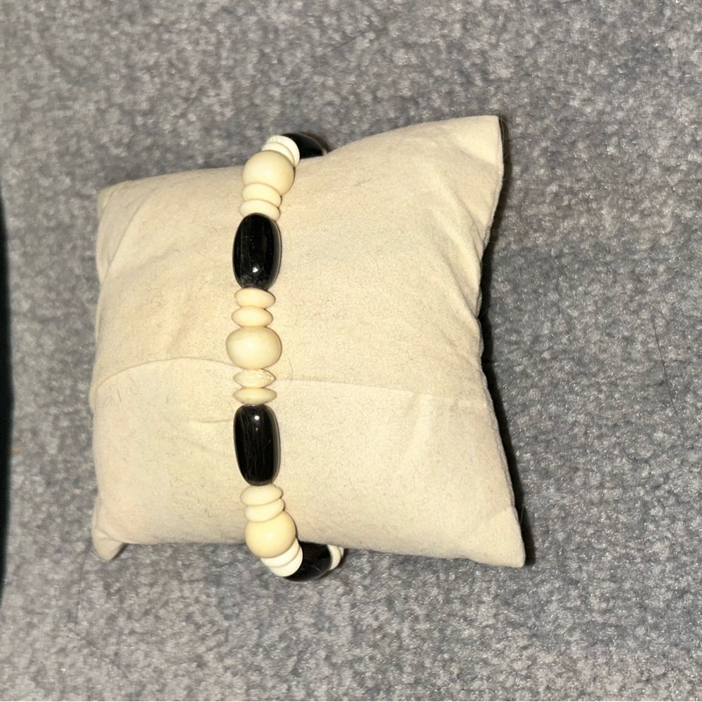 Black and Cream Beaded Bracelet